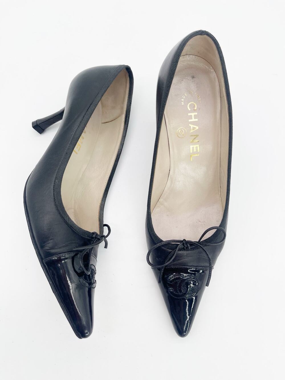 Chanel Vintage Black Leather Patent Cap Toe CC Bow Pointed Toe Pumps Heels EU 36